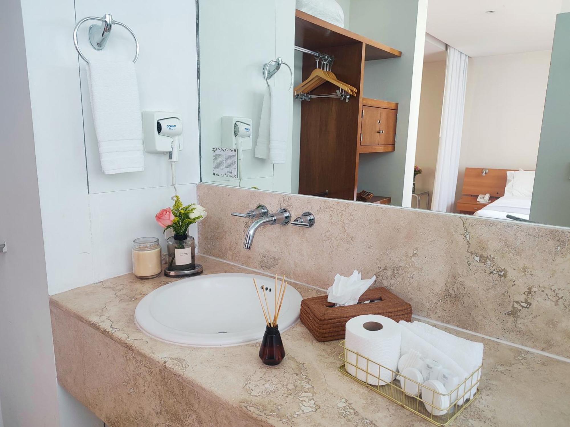 Lombardo Suites Мехико Экстерьер фото